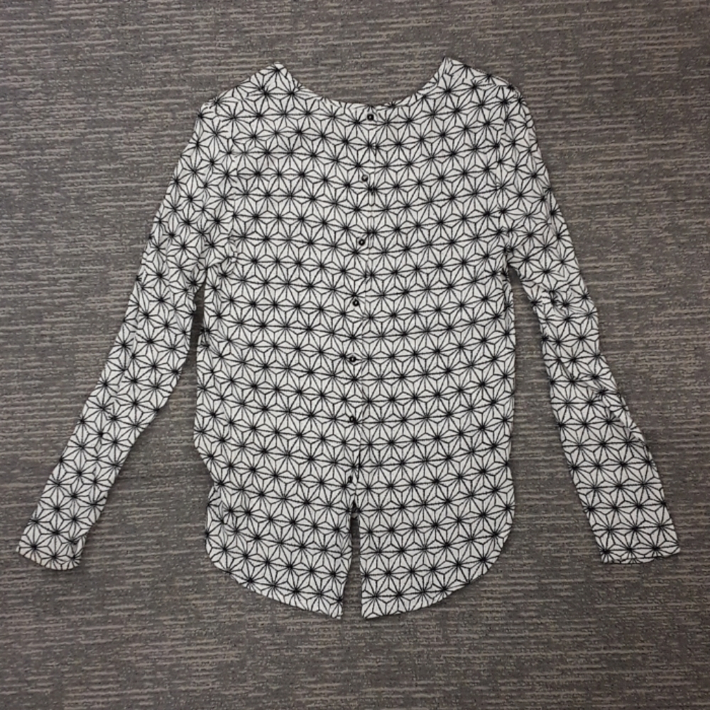 🐶Black and white blouse by H&M size 2 - Picture 4 of 5